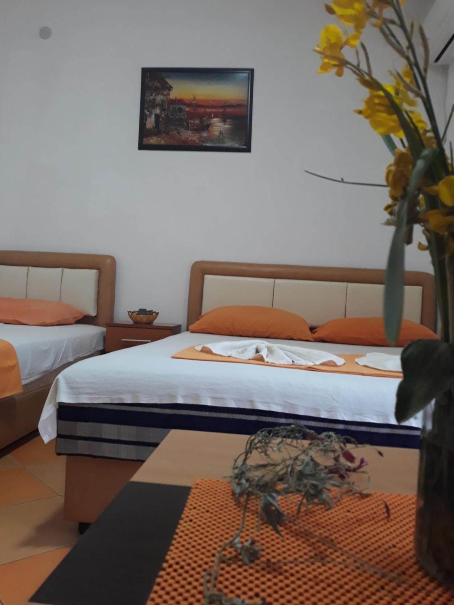 Apartments Aza Dobra Voda Phòng bức ảnh